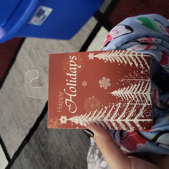 Peguin Circle Scarf - NWT - Picture 3 of 3